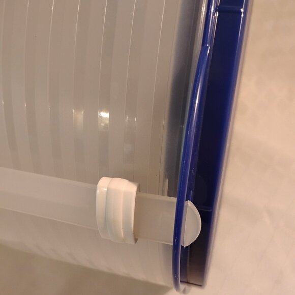 Tupperware Cake/Egg Taker - Picture 10 of 10